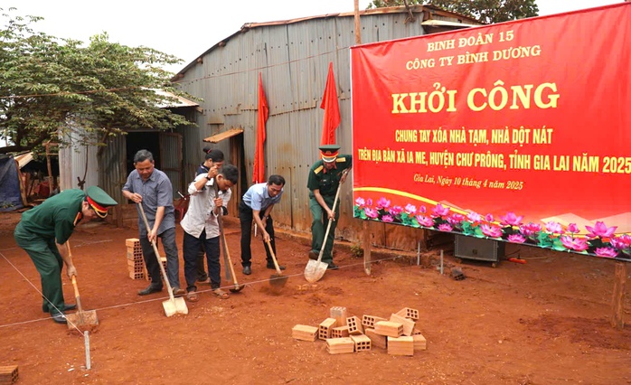 Binh đoàn 15 giúp hàng trăm gia đình xoá nhà tạm, nhà dột nát- Ảnh 1.