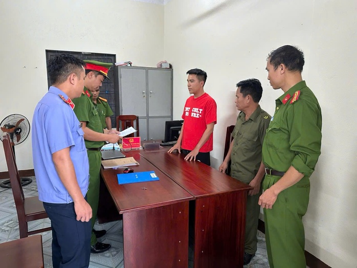 Tiktoker "Dưỡng Dướng Dường phong thủy" bị bắt- Ảnh 1. Tiktoker "Dưỡng Dướng Dường phong thủy" bị bắt- Ảnh 1.