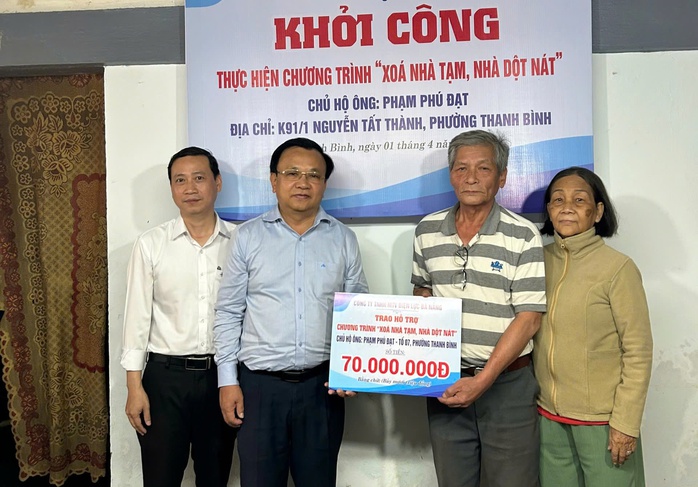 EVNCPC chung tay xóa nhà tạm, nhà dột nát trên địa bàn- Ảnh 5. EVNCPC chung tay xóa nhà tạm, nhà dột nát trên địa bàn- Ảnh 5.