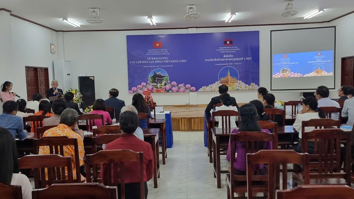 Bộ trưởng Giáo dục và Thể thao Lào chia sẻ về Trường ĐH Cửu Long- Ảnh 3. Bộ trưởng Giáo dục và Thể thao Lào chia sẻ về Trường ĐH Cửu Long- Ảnh 3.