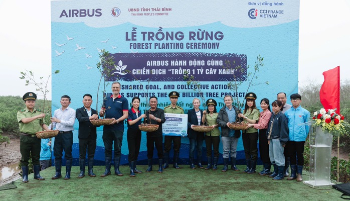 Airbus tài trợ trồng 1.500 cây ngập mặn- Ảnh 1. Airbus tài trợ trồng 1.500 cây ngập mặn- Ảnh 1.