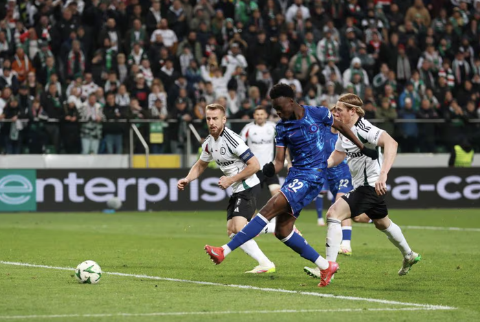 Bùng nổ trước Legia Warsaw, Chelsea chạm tay vé bán kết Conference League- Ảnh 2. Bùng nổ trước Legia Warsaw, Chelsea chạm tay vé bán kết Conference League- Ảnh 2.