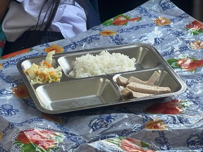 Phó Chủ tịch TP Đà Nẵng: Phụ huynh có thể tham quan bữa ăn bán trú bất cứ lúc nào- Ảnh 1. Phó Chủ tịch TP Đà Nẵng: Phụ huynh có thể tham quan bữa ăn bán trú bất cứ lúc nào- Ảnh 1.