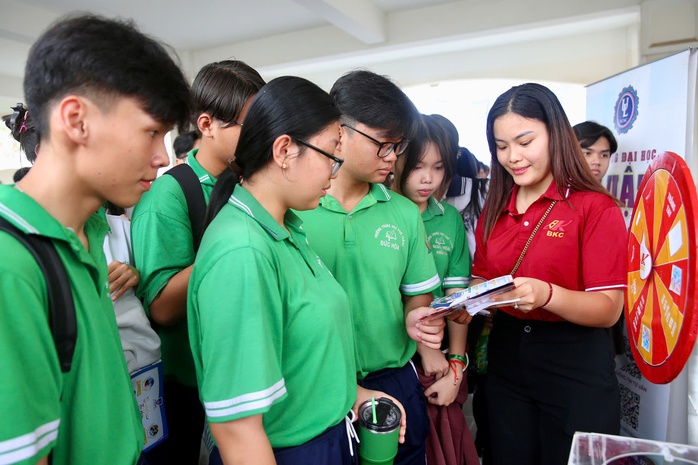 Học ngành ngôn ngữ Trung ra trường mức lương bao nhiêu, cơ hội ở mức nào?- Ảnh 3. Học ngành ngôn ngữ Trung ra trường mức lương bao nhiêu, cơ hội ở mức nào?- Ảnh 3.