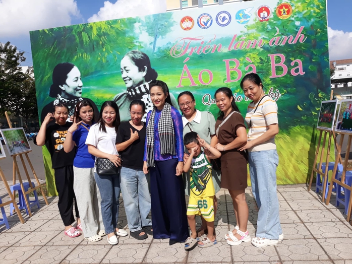 NSND Thanh Thúy duyên dáng tại Lễ hội "Áo bà ba 2025"- Ảnh 12.