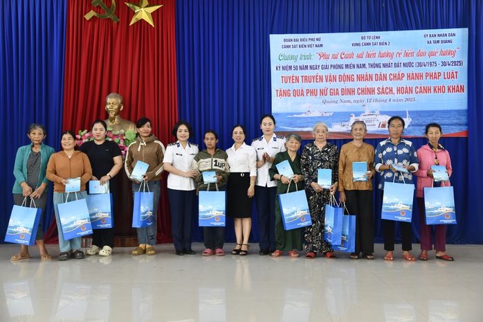 Phụ nữ Cảnh sát biển Việt Nam về nguồn tại Quảng Nam- Ảnh 5. Phụ nữ Cảnh sát biển Việt Nam về nguồn tại Quảng Nam- Ảnh 5.