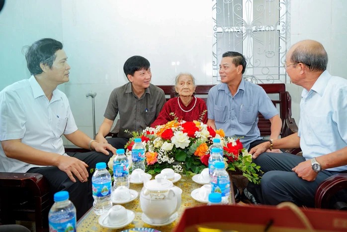 Hỗ trợ mỗi tổ dân phố 10 triệu đồng dịp kỷ niệm 70 năm Ngày Giải phóng Hải Phòng- Ảnh 1. Hỗ trợ mỗi tổ dân phố 10 triệu đồng dịp kỷ niệm 70 năm Ngày Giải phóng Hải Phòng- Ảnh 1.