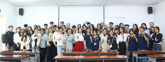 Minh và các bạn có những kỷ niệm thật vui trong năm đầu đại học Minh và các bạn có những kỷ niệm thật vui trong năm đầu đại học