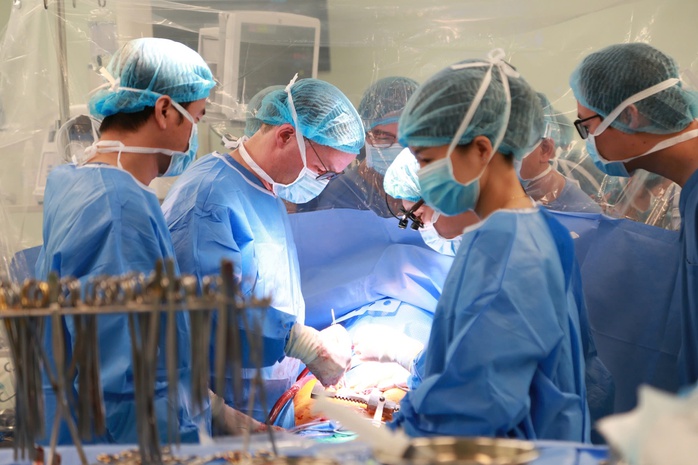 Ca ghép tim nhân tạo đầu tiên tại Việt Nam là một phụ nữ- Ảnh 1. Ca ghép tim nhân tạo đầu tiên tại Việt Nam là một phụ nữ- Ảnh 1.