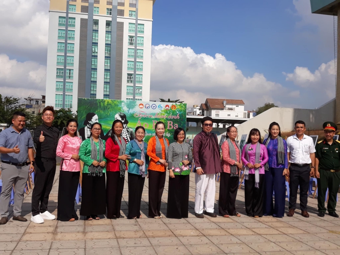 NSND Thanh Thúy duyên dáng tại Lễ hội "Áo bà ba 2025"- Ảnh 7.