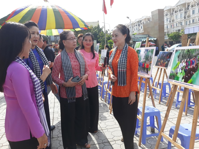 NSND Thanh Thúy duyên dáng tại Lễ hội "Áo bà ba 2025"- Ảnh 9.