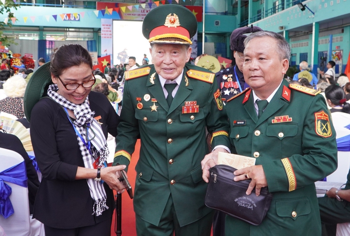 Nguyên Chủ tịch nước Nguyễn Minh Triết dự Lễ kỷ niệm 50 năm thống nhất đất nước- Ảnh 5. Nguyên Chủ tịch nước Nguyễn Minh Triết dự Lễ kỷ niệm 50 năm thống nhất đất nước- Ảnh 5.