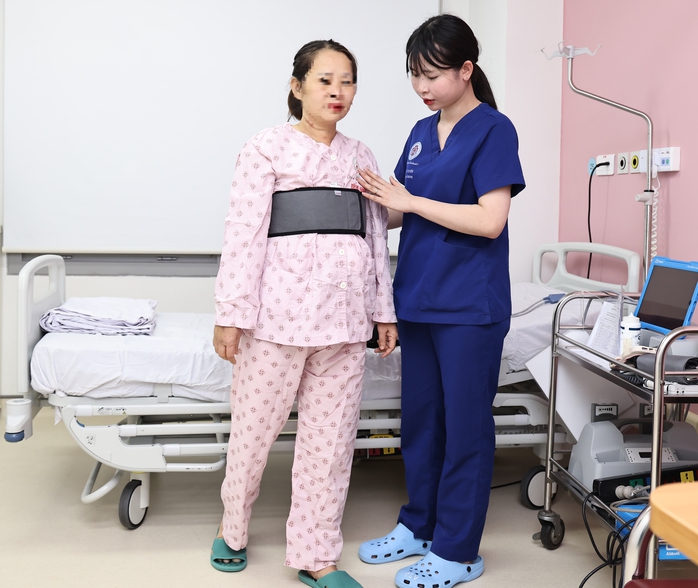 Ca ghép tim nhân tạo đầu tiên tại Việt Nam là một phụ nữ- Ảnh 2. Ca ghép tim nhân tạo đầu tiên tại Việt Nam là một phụ nữ- Ảnh 2.