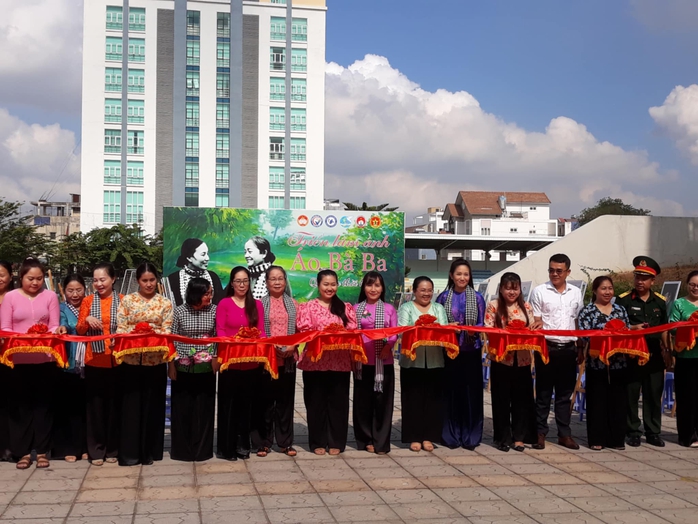 NSND Thanh Thúy duyên dáng tại Lễ hội "Áo bà ba 2025"- Ảnh 6.