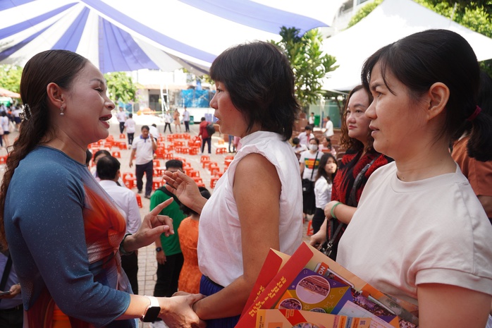 Phụ huynh vẫn "mắc kẹt" giữa ma trận thông tin- Ảnh 4. Phụ huynh vẫn "mắc kẹt" giữa ma trận thông tin- Ảnh 4.