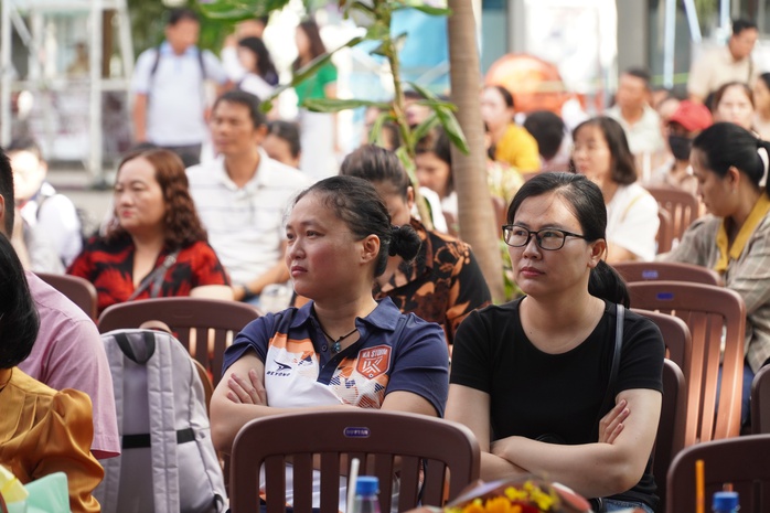 Phụ huynh vẫn "mắc kẹt" giữa ma trận thông tin- Ảnh 6. Phụ huynh vẫn "mắc kẹt" giữa ma trận thông tin- Ảnh 6.