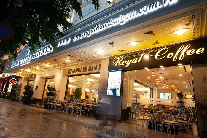 Khách sạn 4-5 sao ở quận 1 “cháy” phòng dịp diễu binh lễ 30-4, “phòng tổng thống” cũng hết chỗ- Ảnh 3.