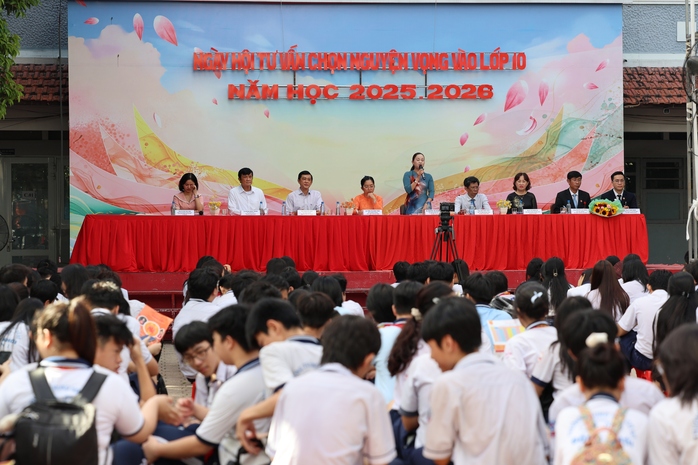 Phụ huynh vẫn "mắc kẹt" giữa ma trận thông tin- Ảnh 2. Phụ huynh vẫn "mắc kẹt" giữa ma trận thông tin- Ảnh 2.