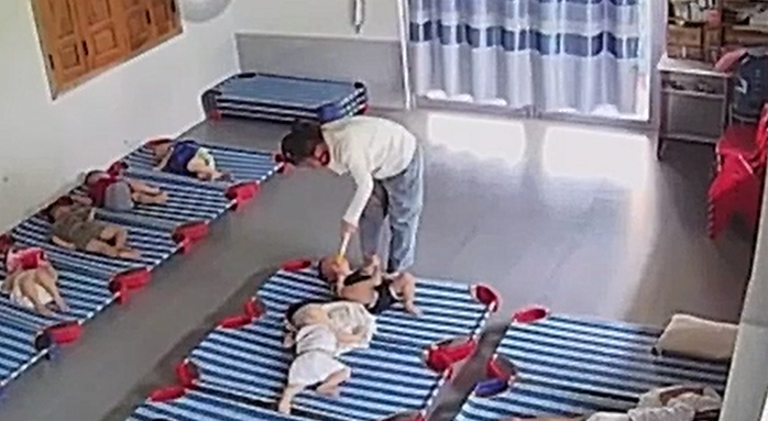 Nữ giáo viên đánh trẻ dã man: Kết quả điều tra ban đầu từ Công an Quảng Nam- Ảnh 4. Nữ giáo viên đánh trẻ dã man: Kết quả điều tra ban đầu từ Công an Quảng Nam- Ảnh 4.