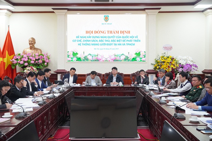 Đề xuất cán bộ xây dựng pháp luật được hưởng phụ cấp đặc thù bằng 150% mức lương- Ảnh 1. Đề xuất cán bộ xây dựng pháp luật được hưởng phụ cấp đặc thù bằng 150% mức lương- Ảnh 1.