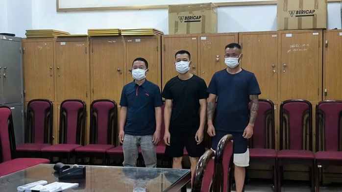 Tạm giữ nhóm "lợn rừng" có dấu hiệu "bảo kê" xây dựng ở Hà Nội- Ảnh 1. Tạm giữ nhóm "lợn rừng" có dấu hiệu "bảo kê" xây dựng ở Hà Nội- Ảnh 1.