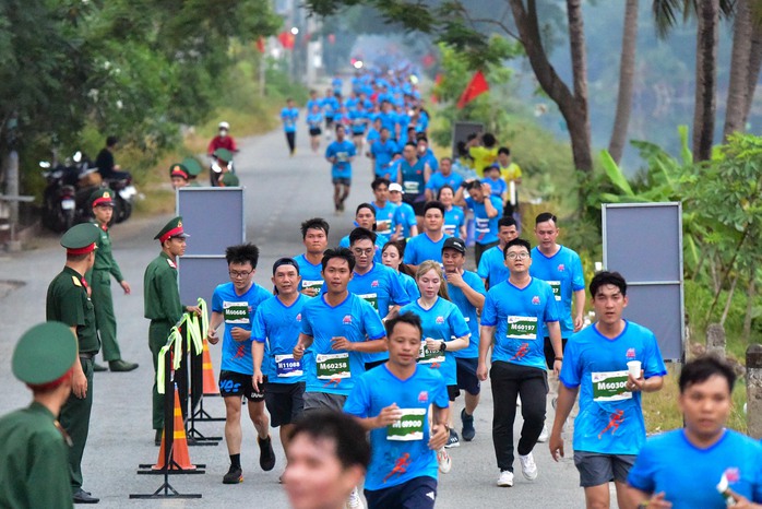 "Tự hào Tổ quốc tôi" lần 2 - 2025: Những bước chạy sôi động trên làng quê yên ả- Ảnh 4. "Tự hào Tổ quốc tôi" lần 2 - 2025: Những bước chạy sôi động trên làng quê yên ả- Ảnh 4.