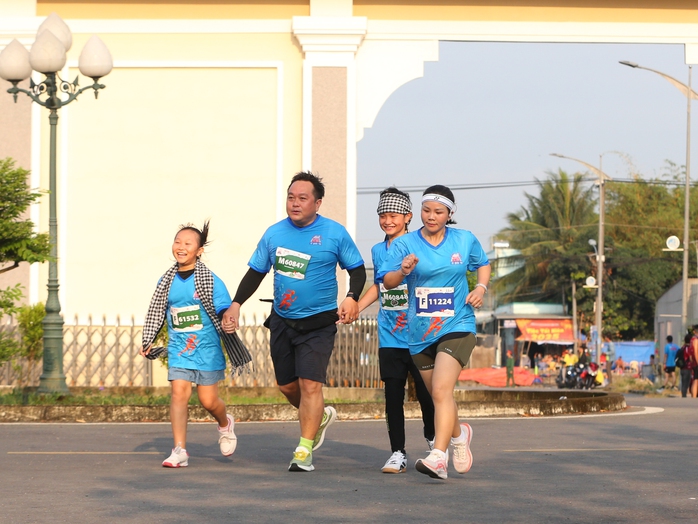 Giải half marathon "Tự hào Tổ quốc tôi" lần 2 - 2025: Niềm vui của các runner nhí và gia đình- Ảnh 2. Giải half marathon "Tự hào Tổ quốc tôi" lần 2 - 2025: Niềm vui của các runner nhí và gia đình- Ảnh 2.