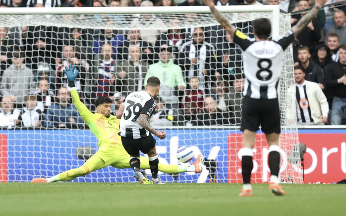 Man United thua tan tác Newcastle, chạm đáy thảm họa- Ảnh 4. Man United thua tan tác Newcastle, chạm đáy thảm họa- Ảnh 4.