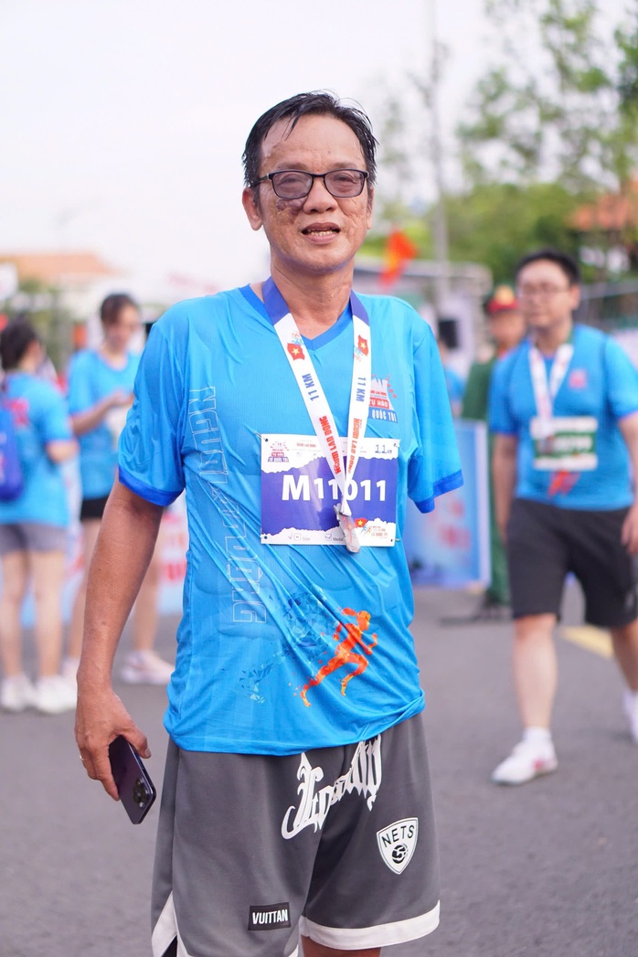 "Tự hào Tổ quốc tôi" lần 2 - 2025: "Nắm tay nhau về đích"- Ảnh 3. "Tự hào Tổ quốc tôi" lần 2 - 2025: "Nắm tay nhau về đích"- Ảnh 3.