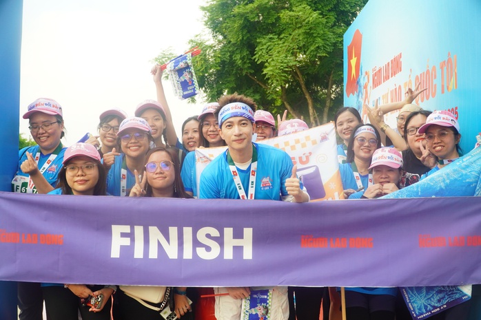 S.T Sơn Thạch: Tự hào khi chạy dưới bóng cờ Tổ quốc- Ảnh 3. S.T Sơn Thạch: Tự hào khi chạy dưới bóng cờ Tổ quốc- Ảnh 3.