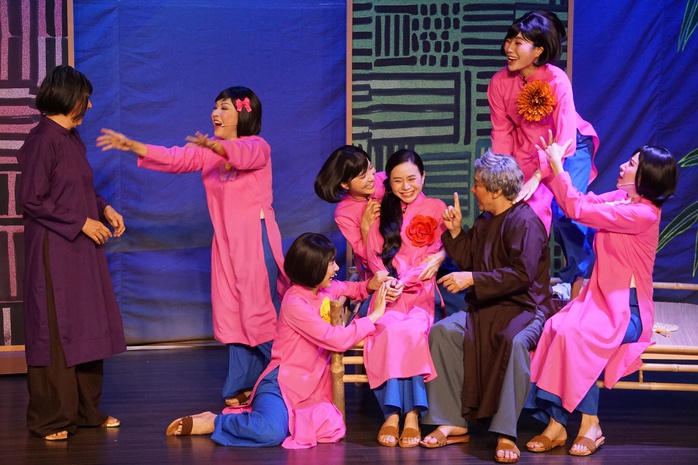 Nghệ sĩ Hương Giang vui mừng khi "Xóm vịt trời" khoác áo mới- Ảnh 1. Nghệ sĩ Hương Giang vui mừng khi "Xóm vịt trời" khoác áo mới- Ảnh 1.