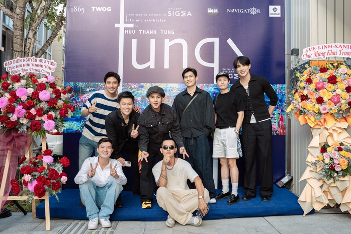 Tùng là ai mà được cả showbiz ghé thăm?- Ảnh 5. Tùng là ai mà được cả showbiz ghé thăm?- Ảnh 5.