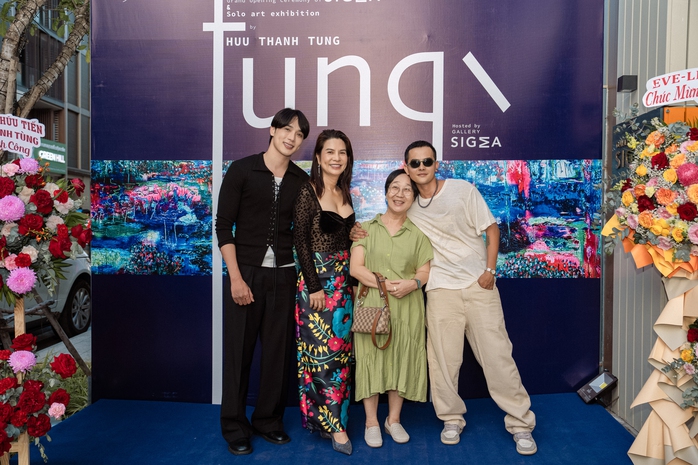 Tùng là ai mà được cả showbiz ghé thăm?- Ảnh 1. Tùng là ai mà được cả showbiz ghé thăm?- Ảnh 1.
