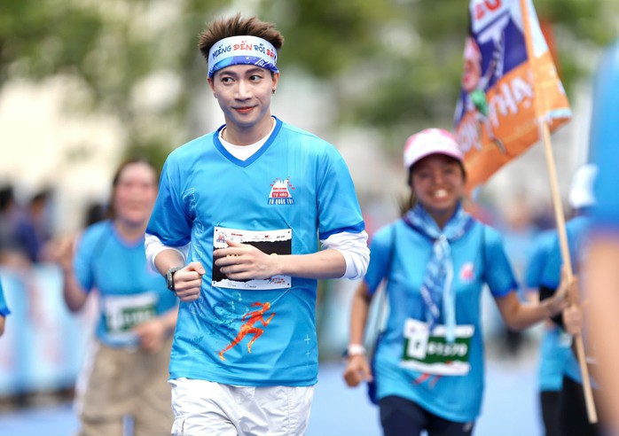 S.T Sơn Thạch: Tự hào khi chạy dưới bóng cờ Tổ quốc- Ảnh 5. S.T Sơn Thạch: Tự hào khi chạy dưới bóng cờ Tổ quốc- Ảnh 5.
