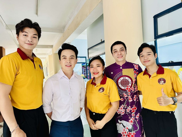 "Sân khấu học đường" chào mừng 50 năm giải phóng miền Nam, thống nhất đất nước- Ảnh 3. "Sân khấu học đường" chào mừng 50 năm giải phóng miền Nam, thống nhất đất nước- Ảnh 3.