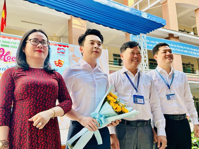 "Sân khấu học đường" chào mừng 50 năm giải phóng miền Nam, thống nhất đất nước- Ảnh 2. "Sân khấu học đường" chào mừng 50 năm giải phóng miền Nam, thống nhất đất nước- Ảnh 2.