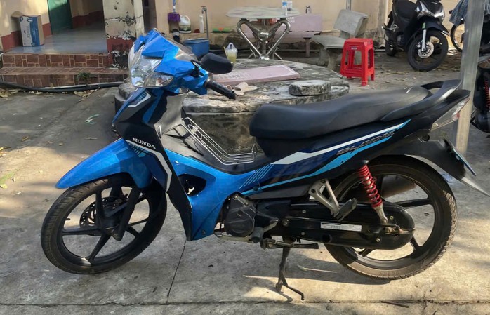 Lợi dụng đêm tối, 3 đối tượng cướp tài sản của người phụ nữ 53 tuổi- Ảnh 3. Lợi dụng đêm tối, 3 đối tượng cướp tài sản của người phụ nữ 53 tuổi- Ảnh 3.
