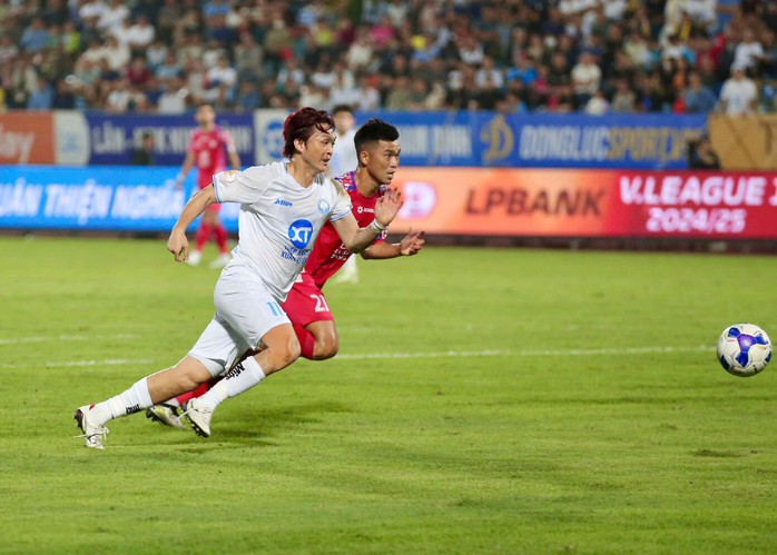 Vòng 18 V-League: CLB TP HCM "níu chân" nhà đương kim vô địch- Ảnh 2. Vòng 18 V-League: CLB TP HCM "níu chân" nhà đương kim vô địch- Ảnh 2.
