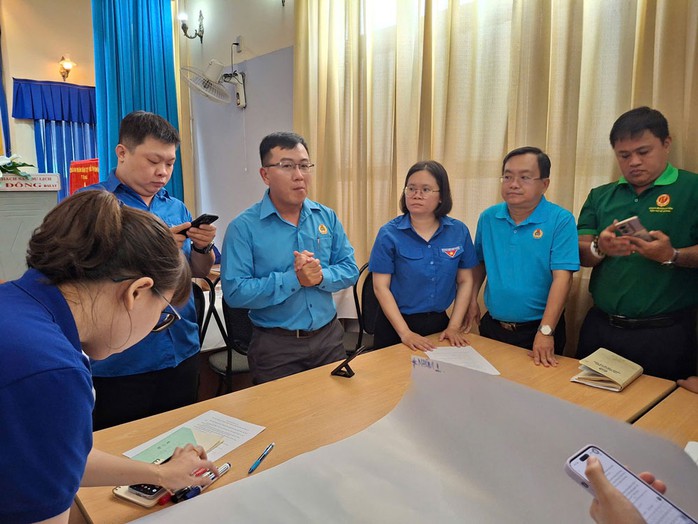 Cán bộ Công đoàn thảo luận các giải pháp đổi mới hoạt động trong tình hình mới. Ảnh: HỒNG ĐÀO