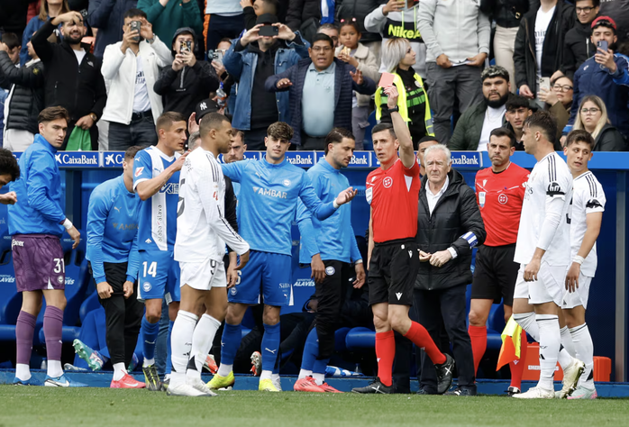 Mbappe nhận thẻ đỏ, Real Madrid thót tim chờ án phạt nặng - Ảnh 4. Mbappe nhận thẻ đỏ, Real Madrid thót tim chờ án phạt nặng - Ảnh 4.