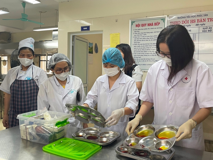 Kiểm tra an toàn thực phẩm tại 10 tỉnh, thành- Ảnh 1. Kiểm tra an toàn thực phẩm tại 10 tỉnh, thành- Ảnh 1.