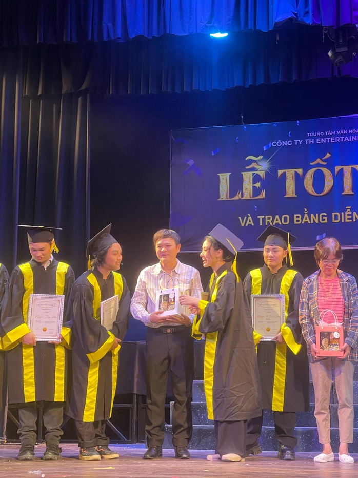 Đạo diễn Quốc Thảo dâng trào cảm xúc sau vở "Một trái tim khô"- Ảnh 1. Đạo diễn Quốc Thảo dâng trào cảm xúc sau vở "Một trái tim khô"- Ảnh 1.