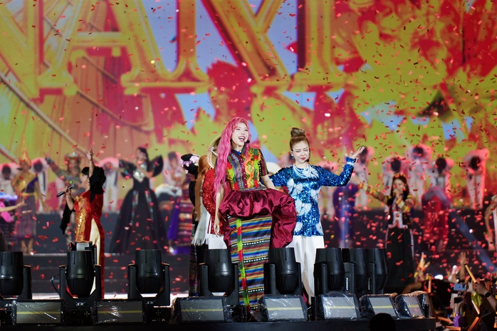Dư âm còn lại của Chị đẹp concert
- Ảnh 2. Dư âm còn lại của Chị đẹp concert
- Ảnh 2.