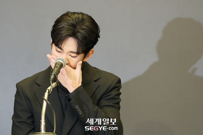 Bị phỉ báng, phát tán tin đồn ác ý, tài tử Kim Soo-hyun đâm đơn kiện- Ảnh 3. Bị phỉ báng, phát tán tin đồn ác ý, tài tử Kim Soo-hyun đâm đơn kiện- Ảnh 3.
