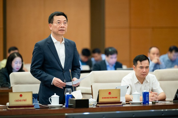 Bộ trưởng Bộ Khoa học và Công nghệ Nguyễn Mạnh Hùng trình bày tờ trình của Chính phủ về dự án Luật Khoa học, công nghệ và đổi mới sáng tạo. Ảnh: LÂM HIỂN Bộ trưởng Bộ Khoa học và Công nghệ Nguyễn Mạnh Hùng trình bày tờ trình của Chính phủ về dự án Luật Khoa học, công nghệ và đổi mới sáng tạo. Ảnh: LÂM HIỂN