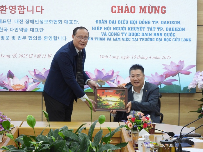 Trường ĐH Cửu Long làm việc với lãnh đạo thành phố ở Hàn Quốc- Ảnh 3. Trường ĐH Cửu Long làm việc với lãnh đạo thành phố ở Hàn Quốc- Ảnh 3.