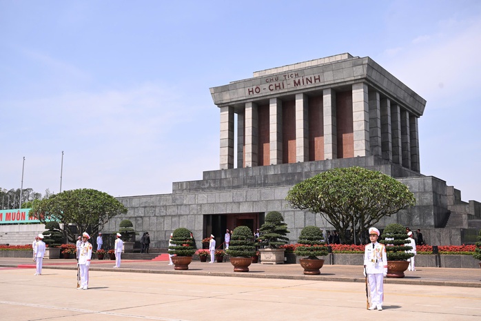 Tổng Bí thư Tô Lâm và Tổng Bí thư, Chủ tịch Trung Quốc Tập Cận Bình viếng Chủ tịch Hồ Chí Minh- Ảnh 3. Tổng Bí thư Tô Lâm và Tổng Bí thư, Chủ tịch Trung Quốc Tập Cận Bình viếng Chủ tịch Hồ Chí Minh- Ảnh 3.