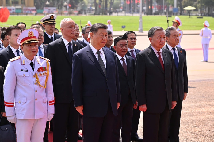 Tổng Bí thư Tô Lâm và Tổng Bí thư, Chủ tịch Trung Quốc Tập Cận Bình viếng Chủ tịch Hồ Chí Minh- Ảnh 7. Tổng Bí thư Tô Lâm và Tổng Bí thư, Chủ tịch Trung Quốc Tập Cận Bình viếng Chủ tịch Hồ Chí Minh- Ảnh 7.