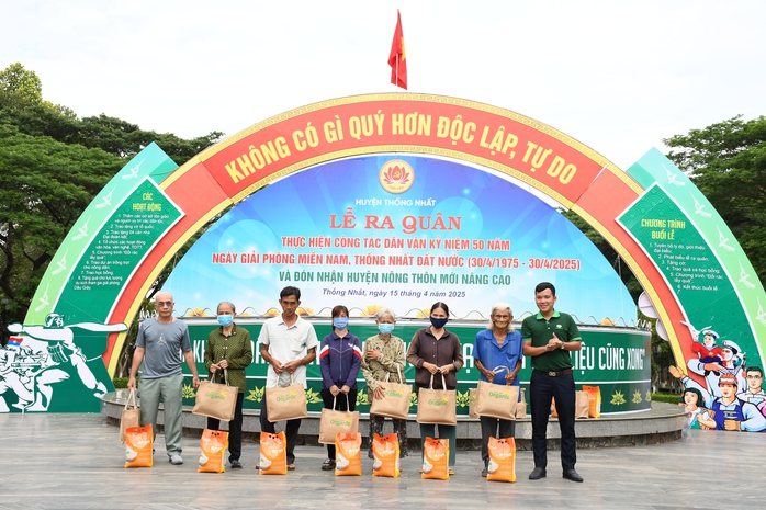 Khánh thành "Đường cờ Tổ quốc" tại Đồng Nai- Ảnh 13. Khánh thành "Đường cờ Tổ quốc" tại Đồng Nai- Ảnh 13.