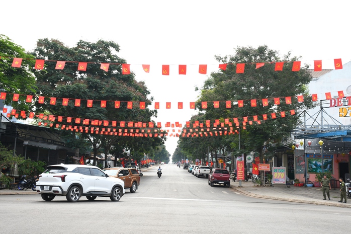 Khánh thành "Đường cờ Tổ quốc" tại Đồng Nai- Ảnh 4. Khánh thành "Đường cờ Tổ quốc" tại Đồng Nai- Ảnh 4.